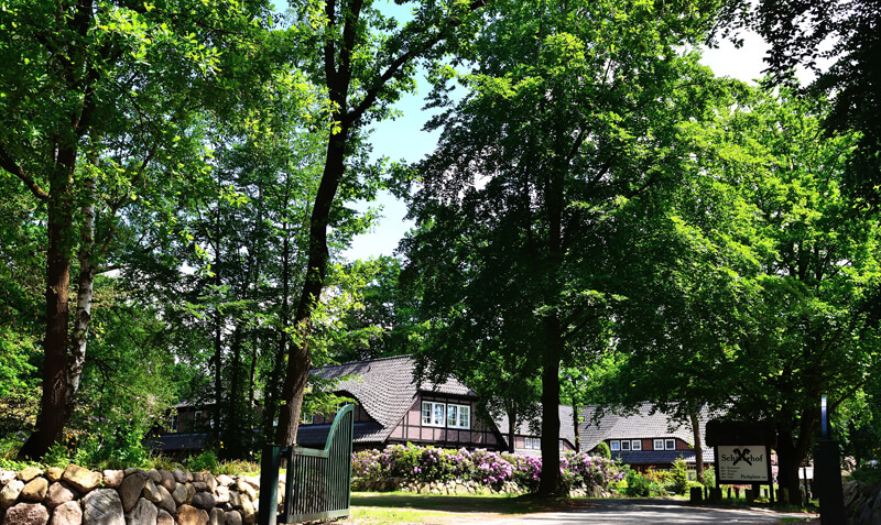 Einfahrt Schäferhof im Mai Einfahrt Schäferhof im Mai