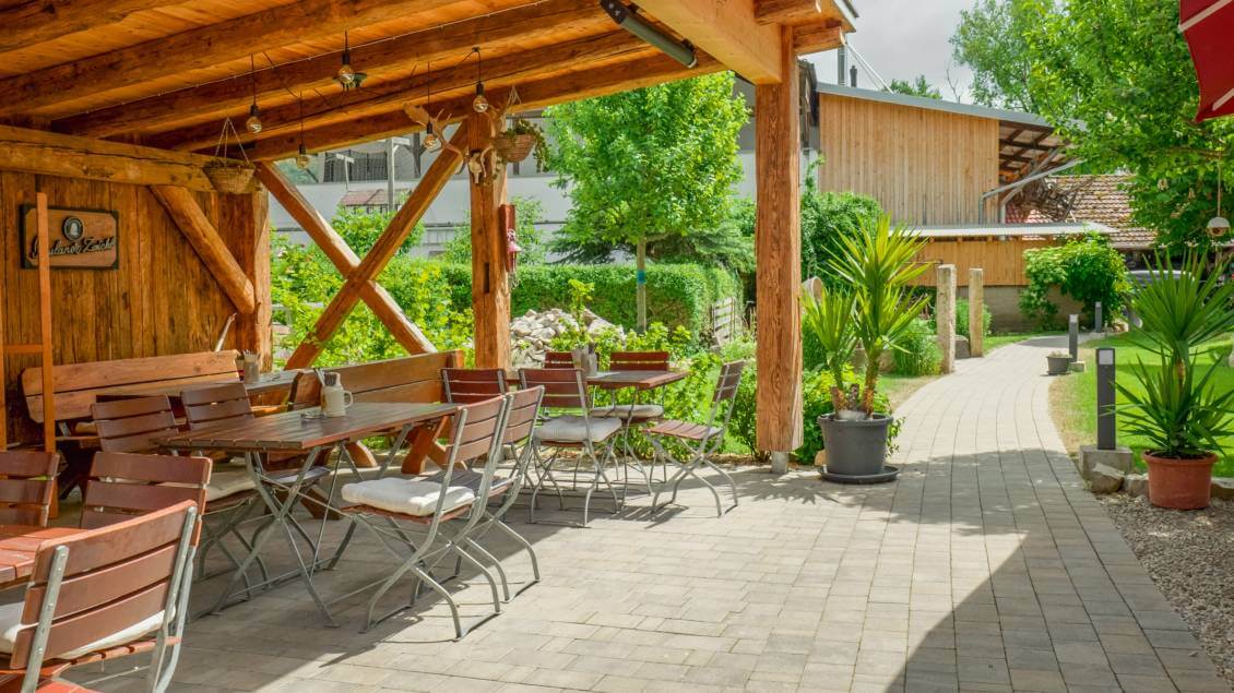 KRONE_Drohne_Biergarten-Tische_web KRONE_Drohne_Biergarten-Tische_web