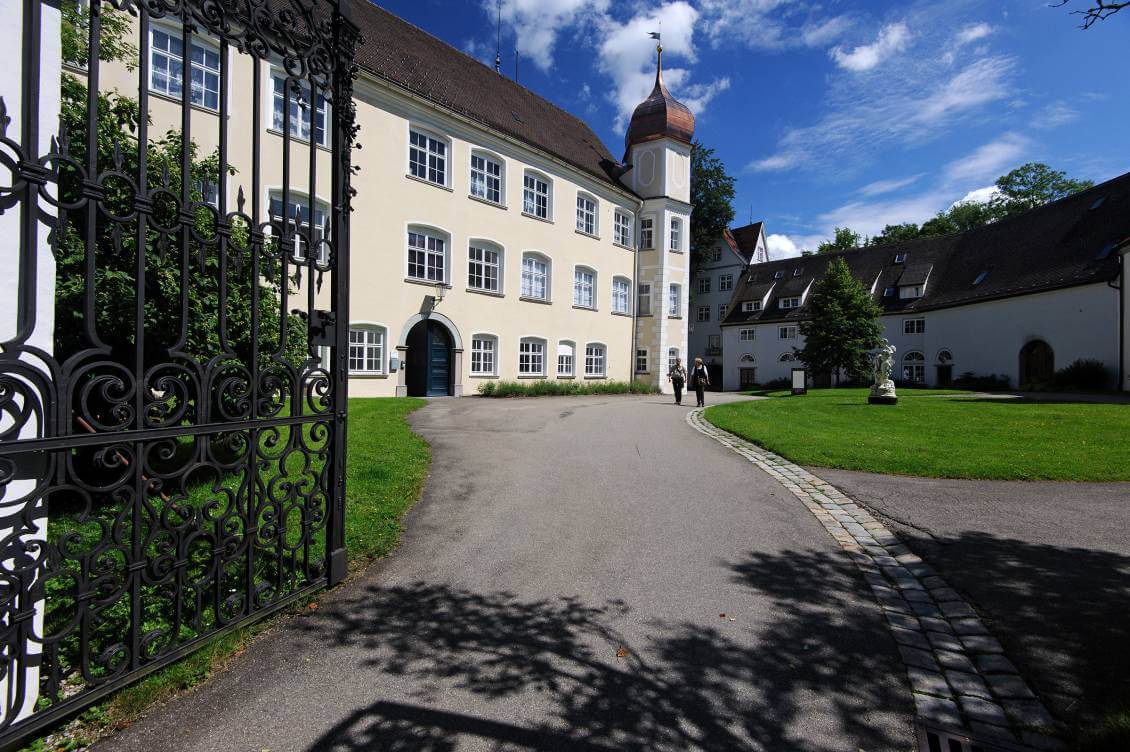 isny-schlosstor-mit-abthaus-schloss-foto-thomas-gretler isny-schlosstor-mit-abthaus-schloss-foto-thomas-gretler